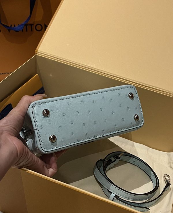 ルイヴィトン アウトレット 店舗 LOUIS VUITTON ハンドバッグ カプシーヌ ミニ lv301906 カプシーヌミニ 使い勝手 - 画像 (4)