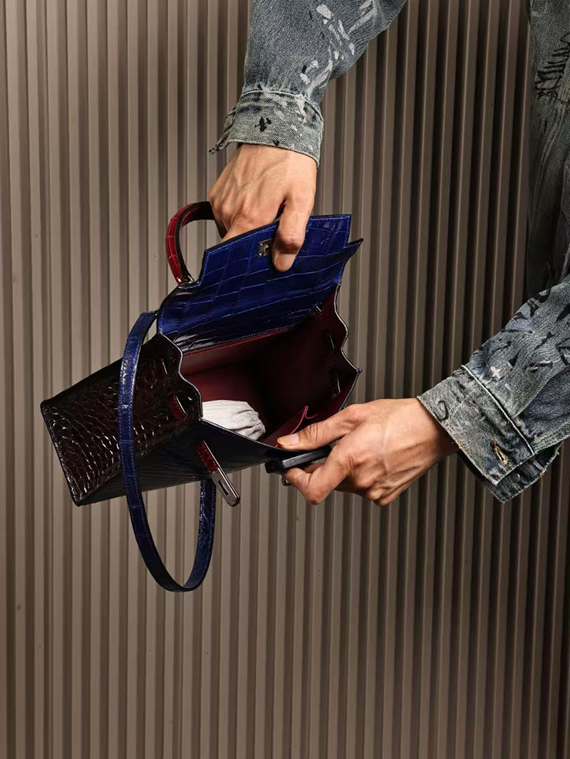 エルメスコピー HERMES ケリー25 外縫い ブルーエレクトリック/ルージュセリエ クロコダイル アリゲーターマット シルバー金具 2524013 - 画像 (8)