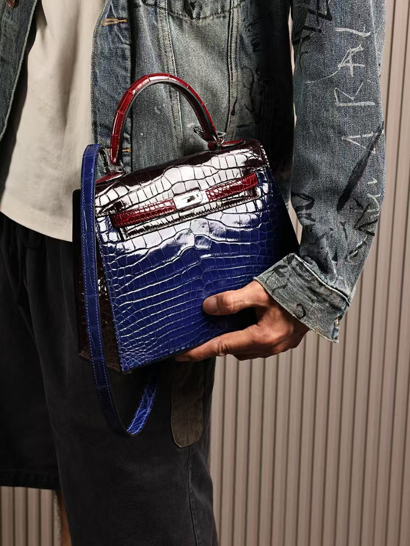 エルメスコピー HERMES ケリー25 外縫い ブルーエレクトリック/ルージュセリエ クロコダイル アリゲーターマット シルバー金具 2524013 - 画像 (4)