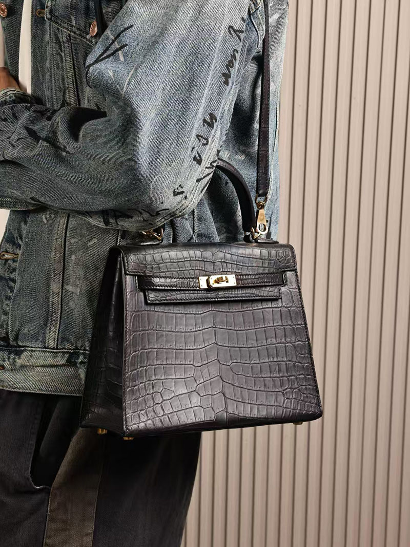 エルメスコピー HERMES ケリー25 外縫い 黒 ブラック クロコダイル アリゲーターマット ゴールド金具 2524015 - 画像 (5)