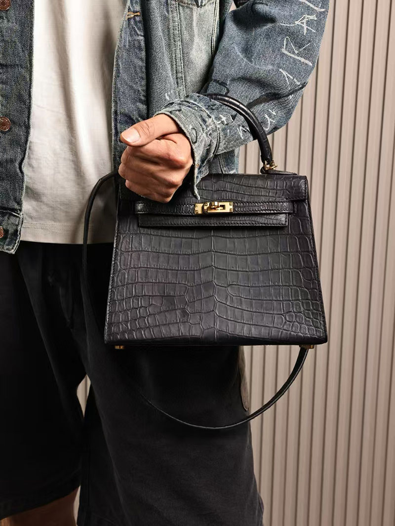 エルメスコピー HERMES ケリー25 外縫い 黒 ブラック クロコダイル アリゲーターマット ゴールド金具 2524015 - 画像 (3)