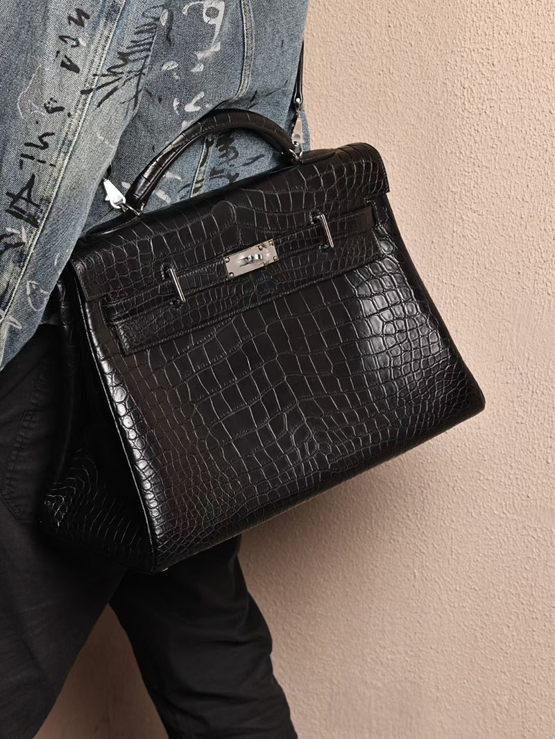 エルメス メンズバッグ 新作 HERMES マキシケリー 42cm 内縫い 黒 ブラック クロコダイル ニロティカスマット シルバー金具 2524041 - 画像 (9)
