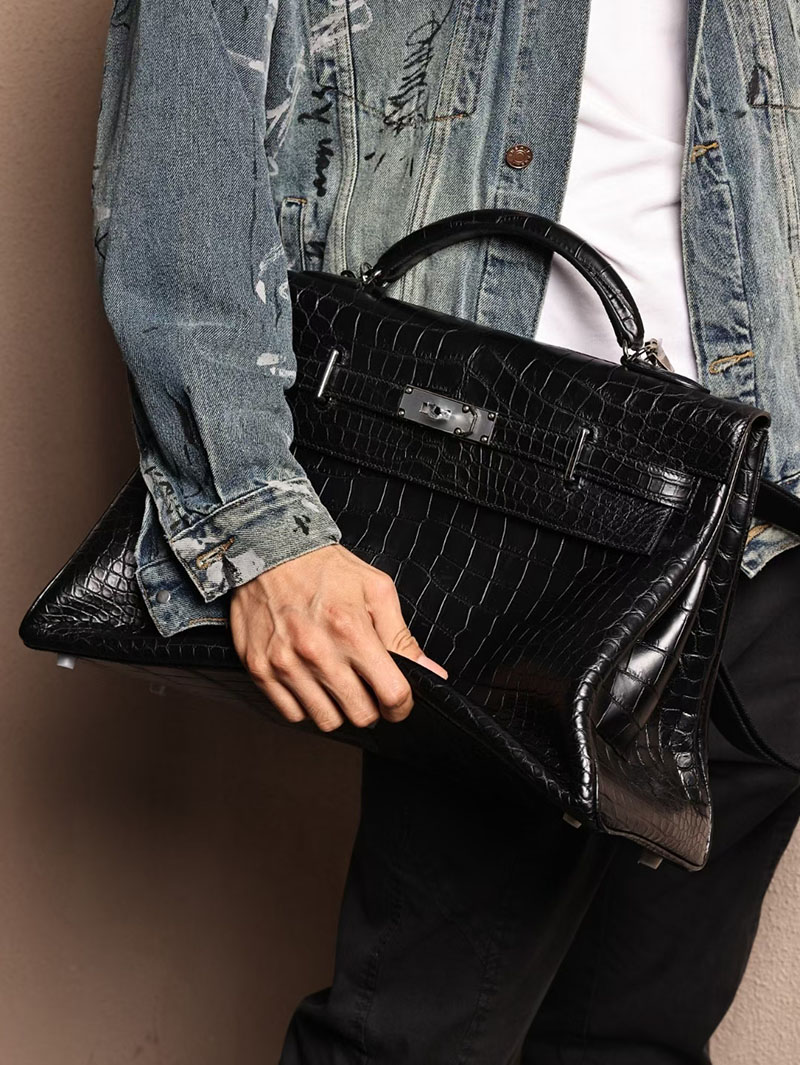 エルメス メンズバッグ 新作 HERMES マキシケリー 42cm 内縫い 黒 ブラック クロコダイル ニロティカスマット シルバー金具 2524041 - 画像 (8)