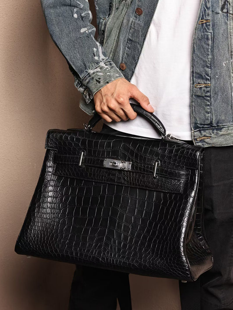エルメス メンズバッグ 新作 HERMES マキシケリー 42cm 内縫い 黒 ブラック クロコダイル ニロティカスマット シルバー金具 2524041 - 画像 (5)