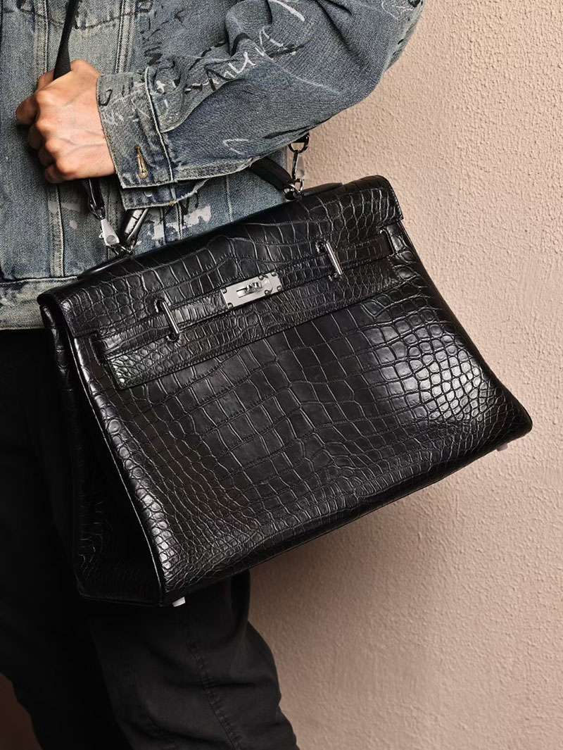エルメス メンズバッグ 新作 HERMES マキシケリー 42cm 内縫い 黒 ブラック クロコダイル ニロティカスマット シルバー金具 2524041 - 画像 (3)