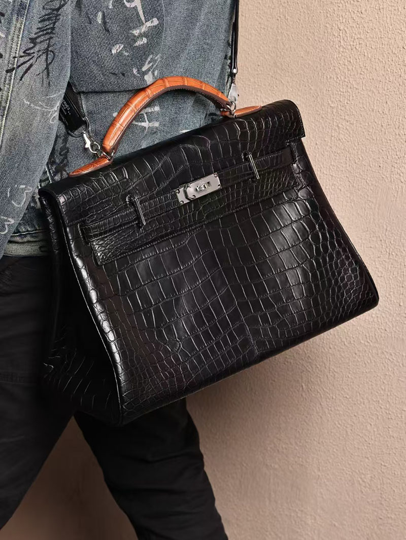 エルメス メンズバッグ 新作 HERMES マキシケリー 42cm 内縫い 黒/ゴールド クロコダイル ニロティカスマット シルバー金具 2524042 - 画像 (2)