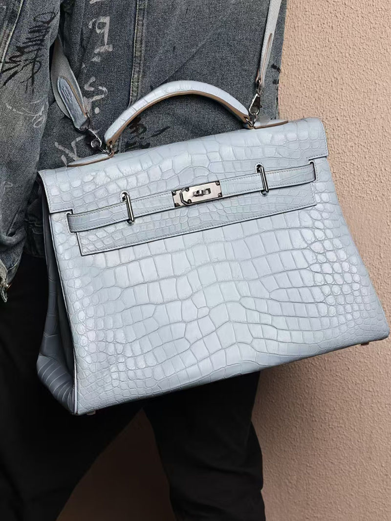 エルメス メンズバッグ 新作 HERMES マキシケリー 42cm 内縫い ブルーブリュム クロコダイル ニロティカスマット シルバー金具 2524043 - 画像 (5)