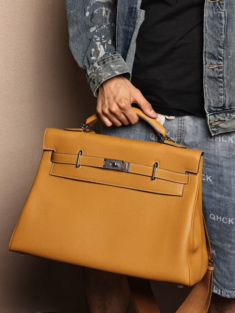 エルメス メンズバッグ 新作 HERMES マキシケリー 42cm 内縫い ナチュラルサブレ トゴ シルバー金具 2524046 - 画像 (7)