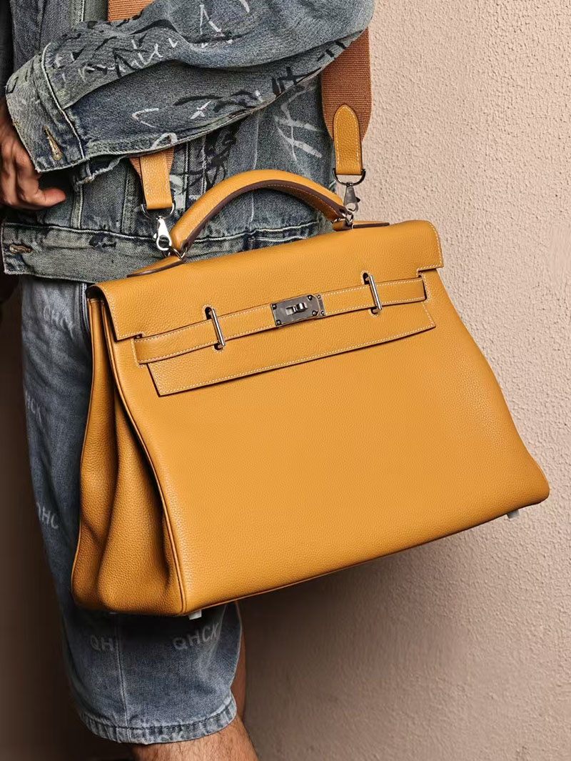 エルメス メンズバッグ 新作 HERMES マキシケリー 42cm 内縫い ナチュラルサブレ トゴ シルバー金具 2524046 - 画像 (5)