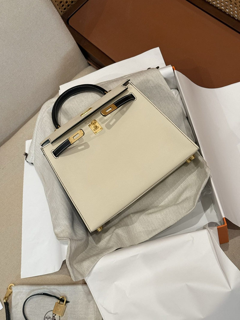 エルメスコピー ケリー25 定価 HERMES ケリー25 外縫い クレ/黒 ブラック ヴォーエプソン ゴールド金具 2524060 - 画像 (11)