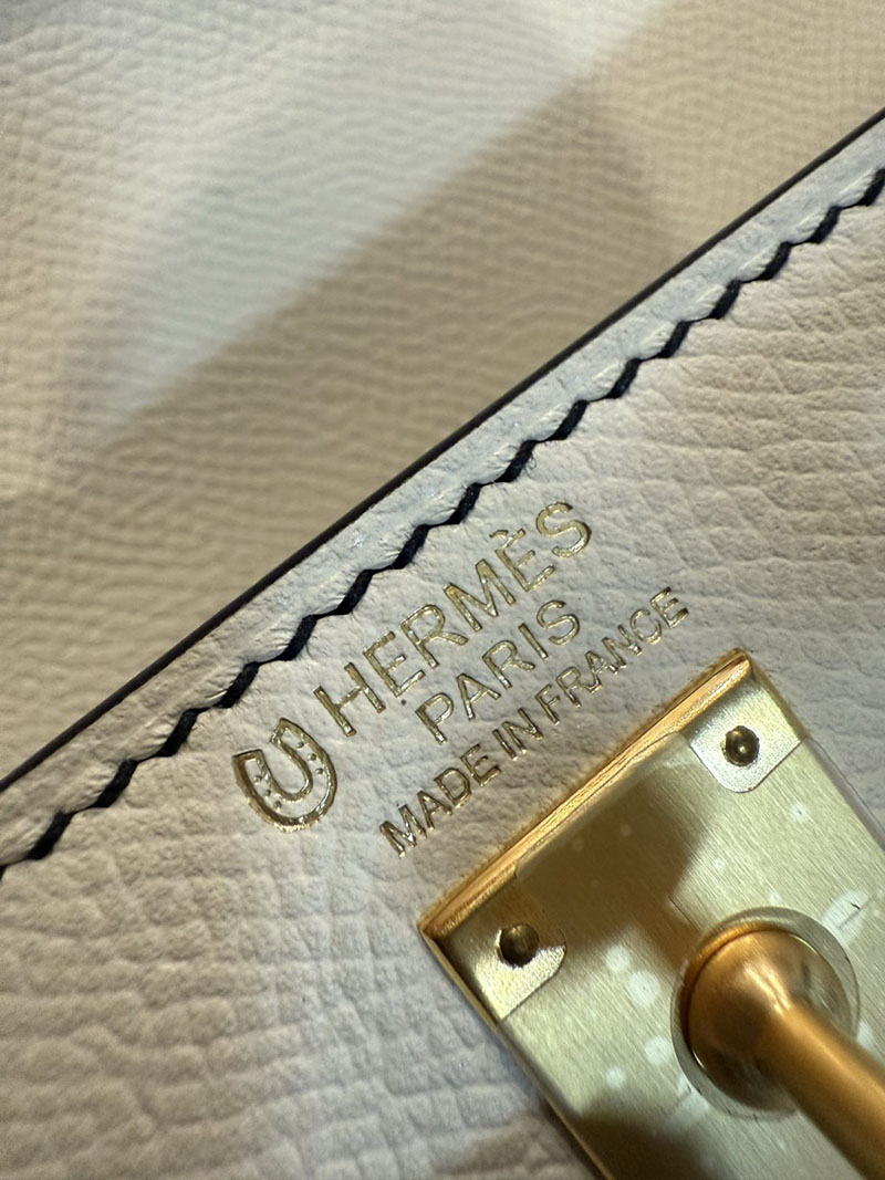 エルメスコピー ケリー25 定価 HERMES ケリー25 外縫い クレ/黒 ブラック ヴォーエプソン ゴールド金具 2524060 - 画像 (5)
