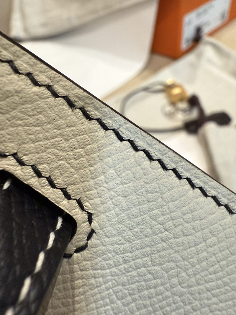 エルメスコピー ケリー25 定価 HERMES ケリー25 外縫い クレ/黒 ブラック ヴォーエプソン ゴールド金具 2524060 - 画像 (3)