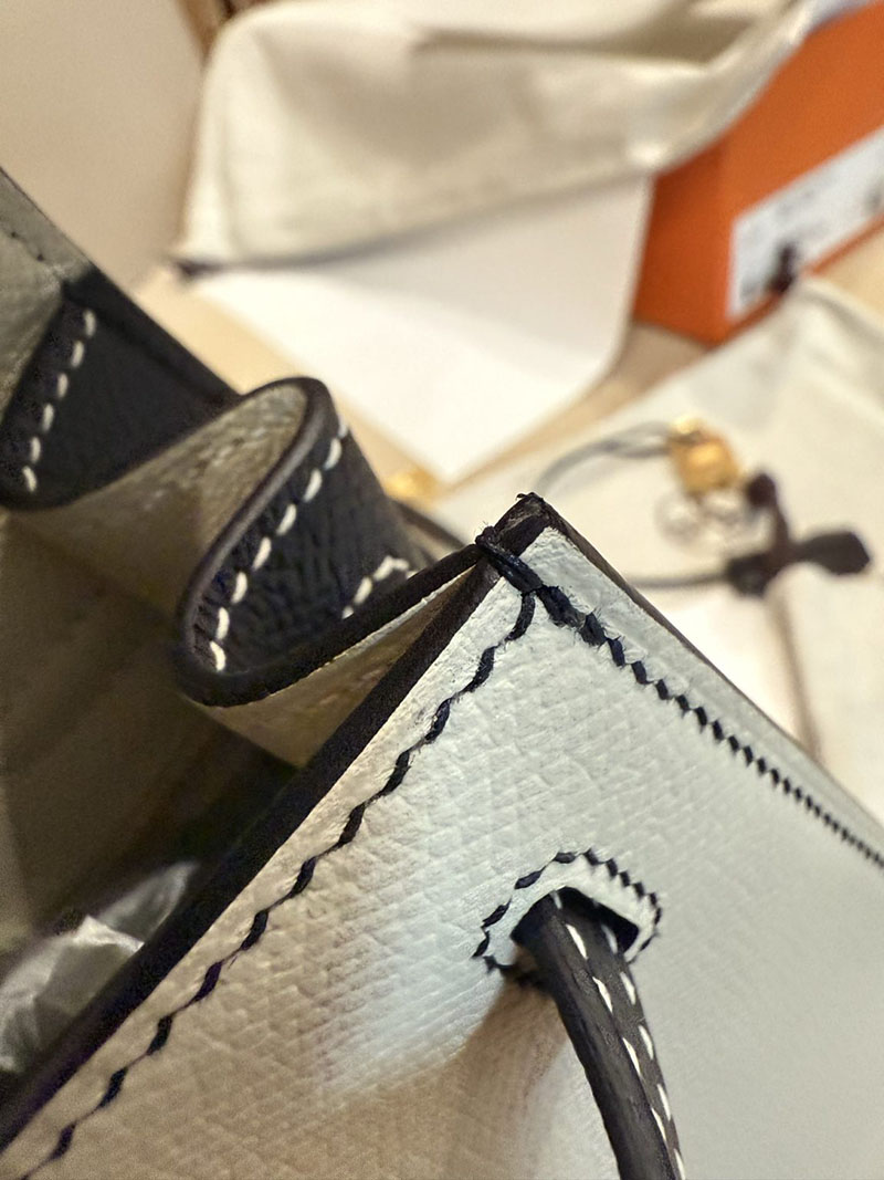 エルメスコピー ケリー25 定価 HERMES ケリー25 外縫い クレ/黒 ブラック ヴォーエプソン ゴールド金具 2524060 - 画像 (2)