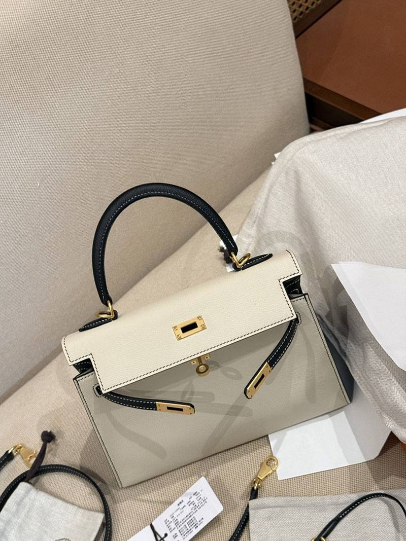 エルメスコピー ケリー25 定価 HERMES ケリー25 外縫い クレ/黒 ブラック ヴォーエプソン ゴールド金具 2524060 - 画像 (15)
