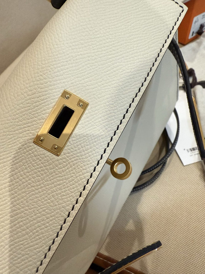 エルメスコピー ケリー25 定価 HERMES ケリー25 外縫い クレ/黒 ブラック ヴォーエプソン ゴールド金具 2524060 - 画像 (14)
