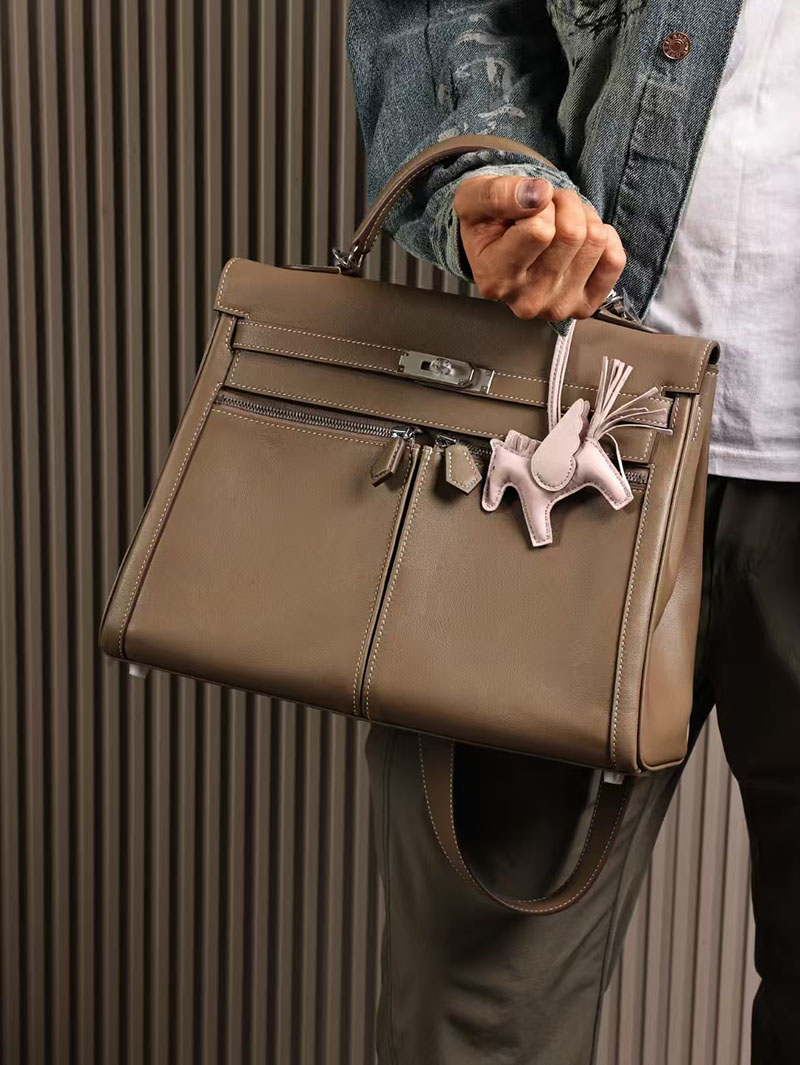 エルメスコピー メンズバッグ HERMES ケリーラキ35cm 内縫い エトゥープ スイフト シルバー金具 2524068 - 画像 (4)