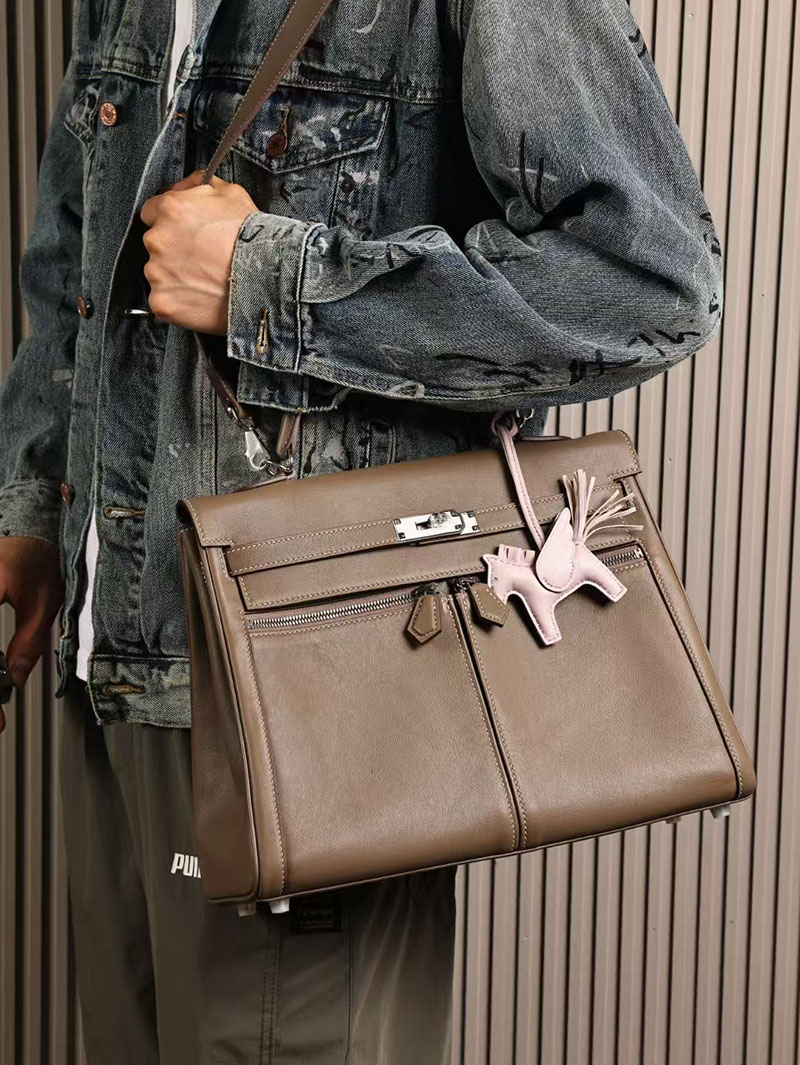 エルメスコピー メンズバッグ HERMES ケリーラキ35cm 内縫い エトゥープ スイフト シルバー金具 2524068 - 画像 (3)