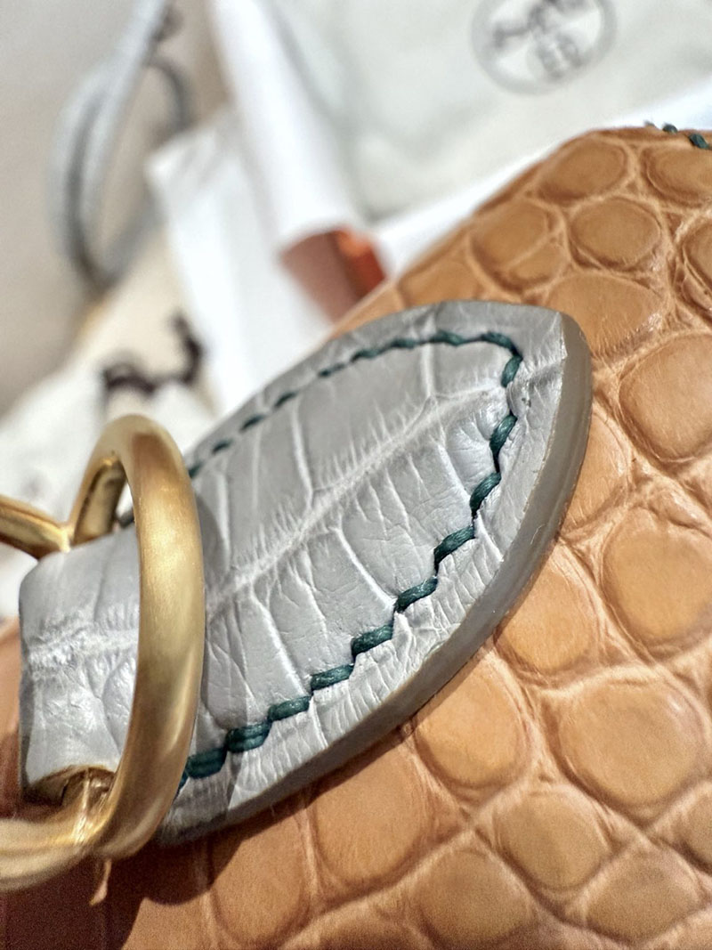 エルメスコピー HERMES ケリー25 内縫い グリアスファルト/カクタス/ミモザ クロコダイル アリゲーターマット ゴールド金具 2524123 - 画像 (4)