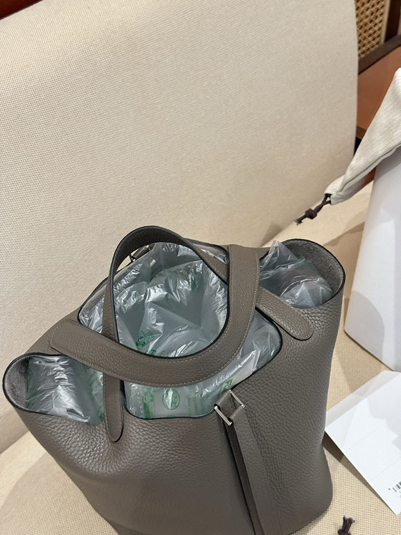 エルメスコピー ピコタンMM 定価 HERMES ピコタンロック 22 MM エタン トリヨンクレマンス シルバー金具 2524133 - 画像 (8)