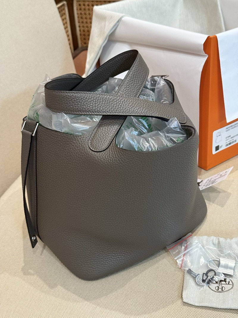エルメスコピー ピコタンMM 定価 HERMES ピコタンロック 22 MM エタン トリヨンクレマンス シルバー金具 2524133 - 画像 (4)
