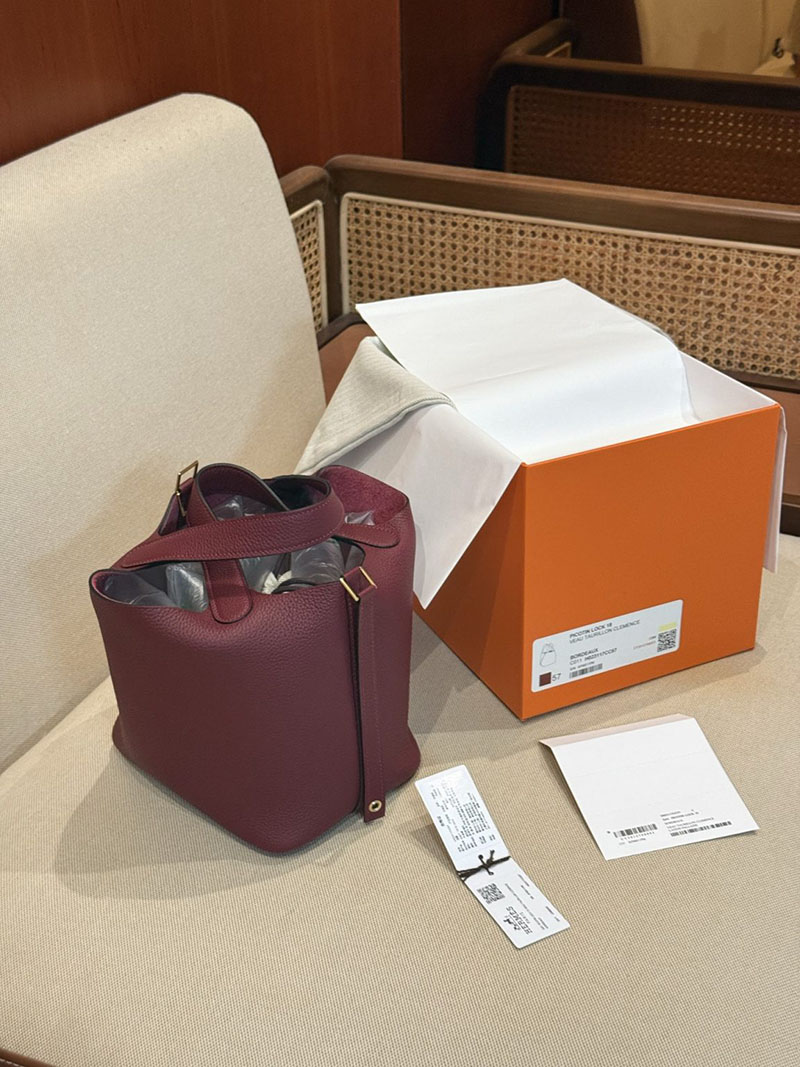 エルメスコピー ピコタンpm 定価 HERMES ピコタンロック 18 PM ボルドー トリヨンクレマンス ゴールド金具 2524136 - 画像 (3)