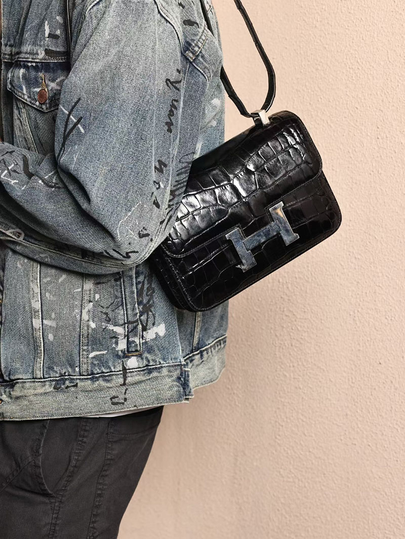 エルメスコピー コンスタンス24 定価 HERMES コンスタンス3 24MM 黒 ブラック クロコダイル アリゲーターマット シルバー金具 2524140 - 画像 (3)