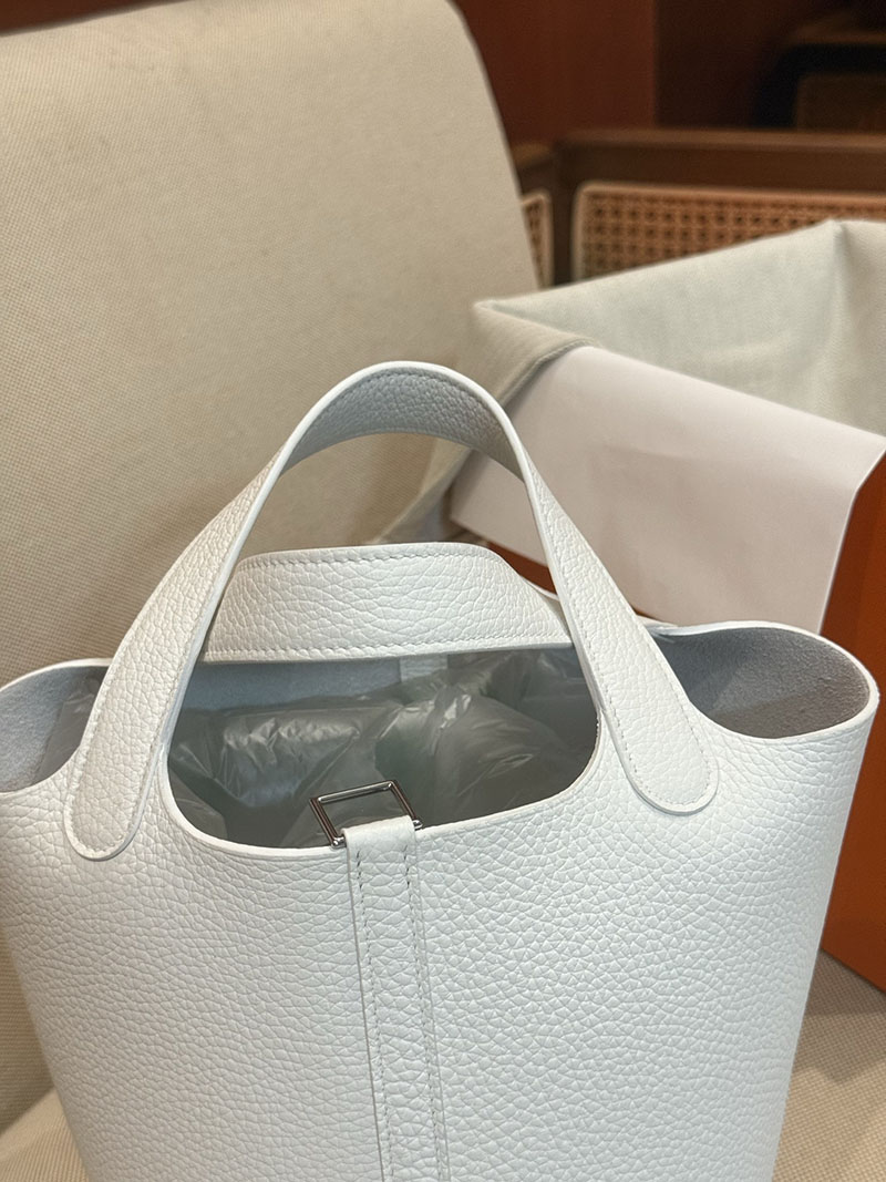 エルメス バッグ ピコタン定価 HERMES ピコタンロック 18 PM 白 ホワイト トリヨンクレマンス シルバー金具 2524155 - 画像 (6)
