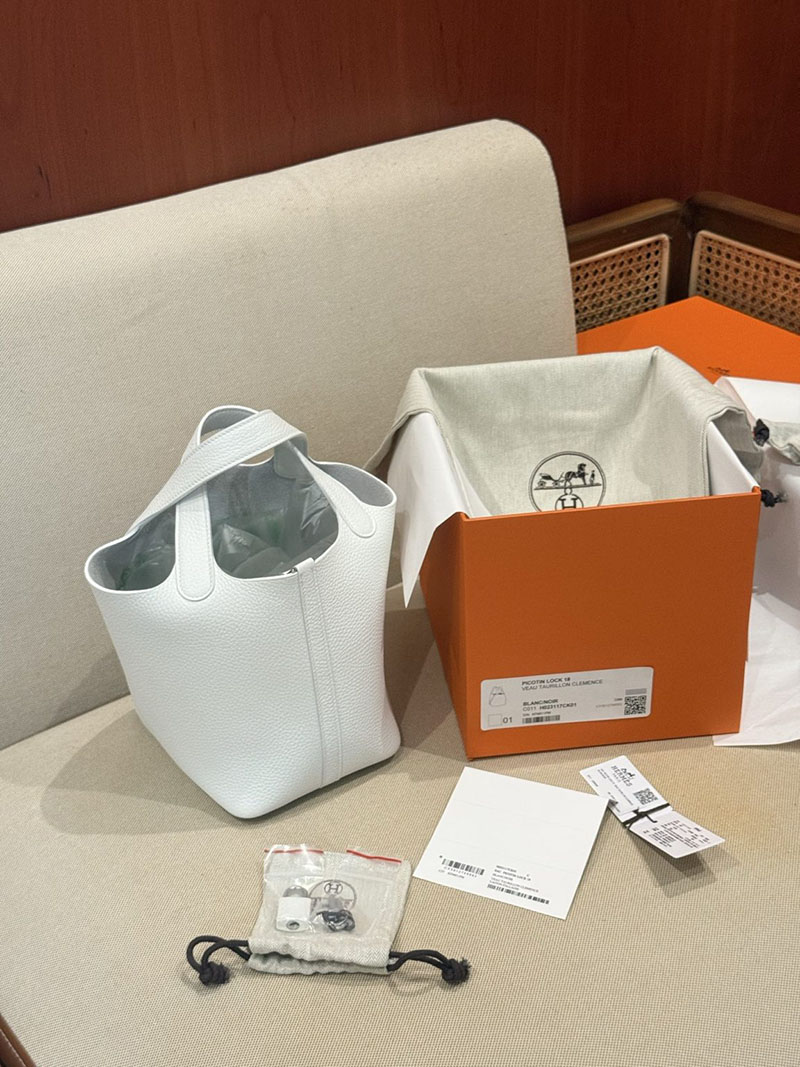 エルメス バッグ ピコタン定価 HERMES ピコタンロック 18 PM 白 ホワイト トリヨンクレマンス シルバー金具 2524155 - 画像 (5)