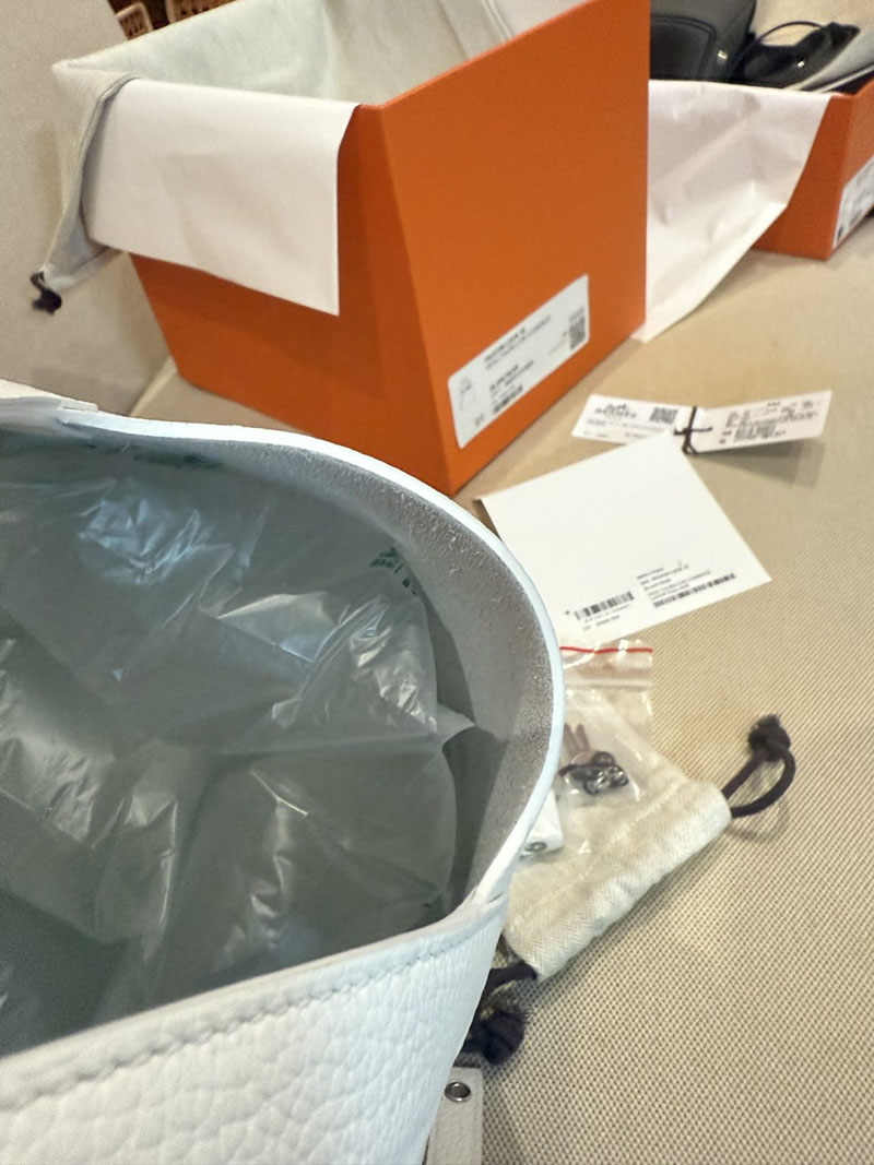 エルメス バッグ ピコタン定価 HERMES ピコタンロック 18 PM 白 ホワイト トリヨンクレマンス シルバー金具 2524155 - 画像 (3)