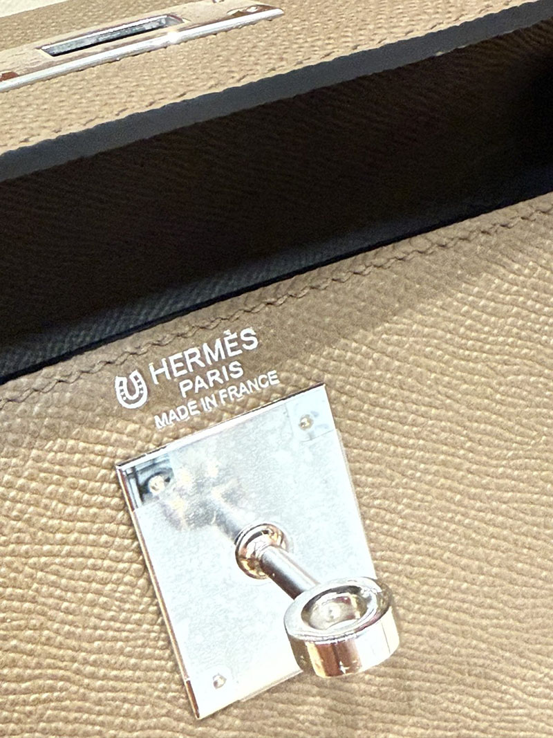 エルメスケリーバッグ定価 HERMES ケリー28 外縫い エトゥープ/ビスキュイ/アルザン ヴォーエプソン シルバー金具 2524172 - 画像 (3)