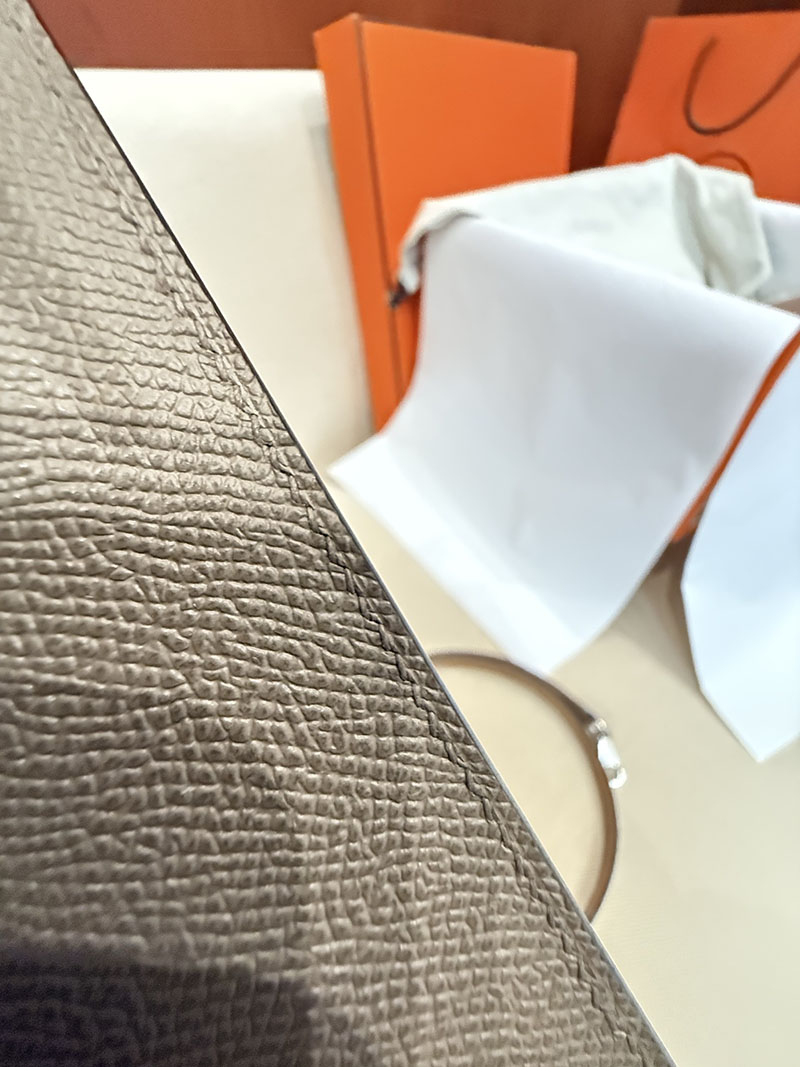 エルメスケリーバッグ定価 HERMES ケリー28 外縫い エトゥープ/ビスキュイ/アルザン ヴォーエプソン シルバー金具 2524172 - 画像 (15)