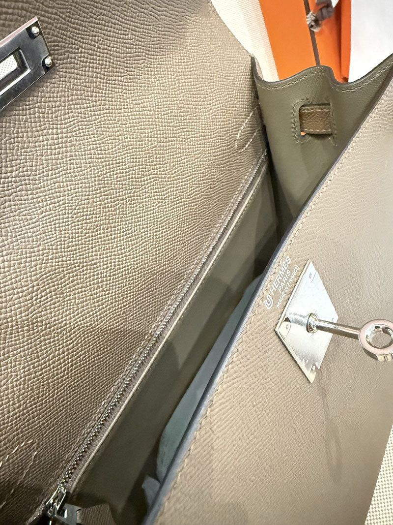 エルメスケリーバッグ定価 HERMES ケリー28 外縫い エトゥープ/ビスキュイ/アルザン ヴォーエプソン シルバー金具 2524172 - 画像 (14)