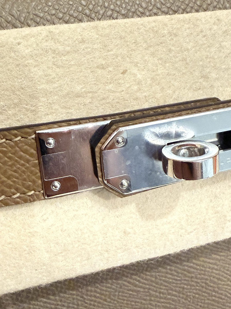 エルメスケリーバッグ定価 HERMES ケリー28 外縫い エトゥープ/ビスキュイ/アルザン ヴォーエプソン シルバー金具 2524172 - 画像 (10)