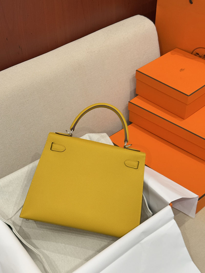 エルメスケリーバッグ定価 HERMES ケリー28 外縫い ジョーヌアンブル ヴォーエプソン シルバー金具 2524182 - 画像 (15)