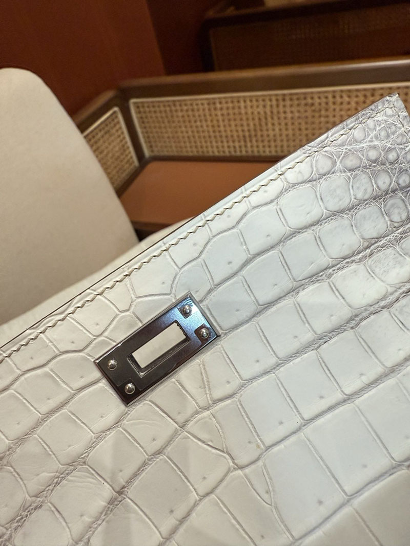 エルメス ケリー25 クロコ 定価 HERMES ケリー25 内縫い ヒマラヤ クロコダイル ニロティカスマット シルバー金具 2524185 - 画像 (11)