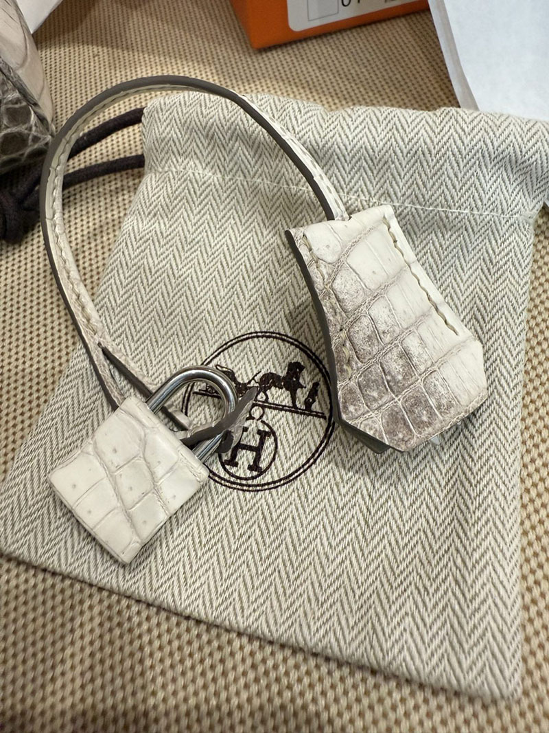 エルメス ケリー25 クロコ 定価 HERMES ケリー25 内縫い ヒマラヤ クロコダイル ニロティカスマット シルバー金具 2524185 - 画像 (10)