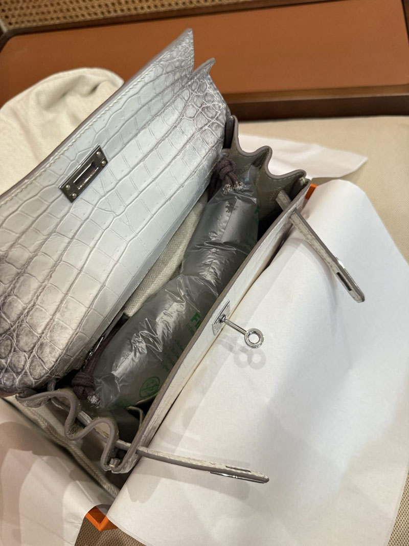 エルメス ケリー25 クロコ 定価 HERMES ケリー25 内縫い ヒマラヤ クロコダイル ニロティカスマット シルバー金具 2524185 - 画像 (9)