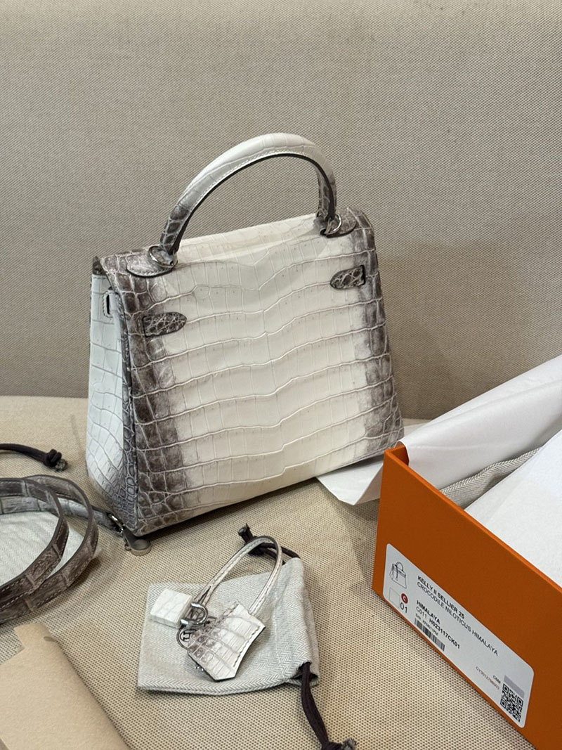 エルメス ケリー25 クロコ 定価 HERMES ケリー25 内縫い ヒマラヤ クロコダイル ニロティカスマット シルバー金具 2524185 - 画像 (4)