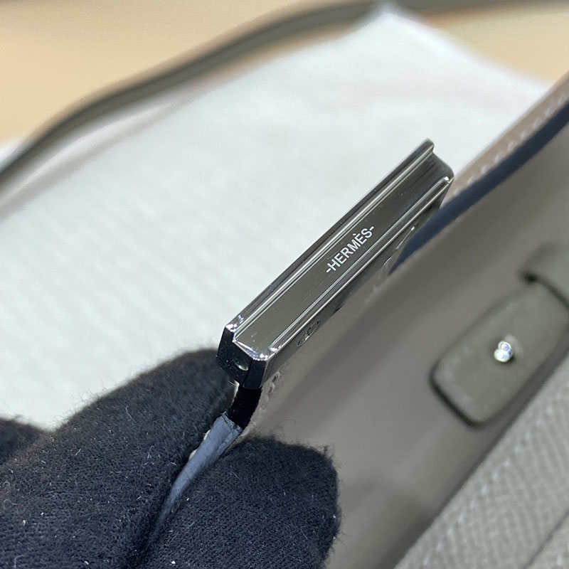 エルメス コンスタンス ロング 定価 HERMES コンスタンスロング トゥーゴー グリアスファルト ヴォーエプソン シルバー金具 2524242 - 画像 (4)