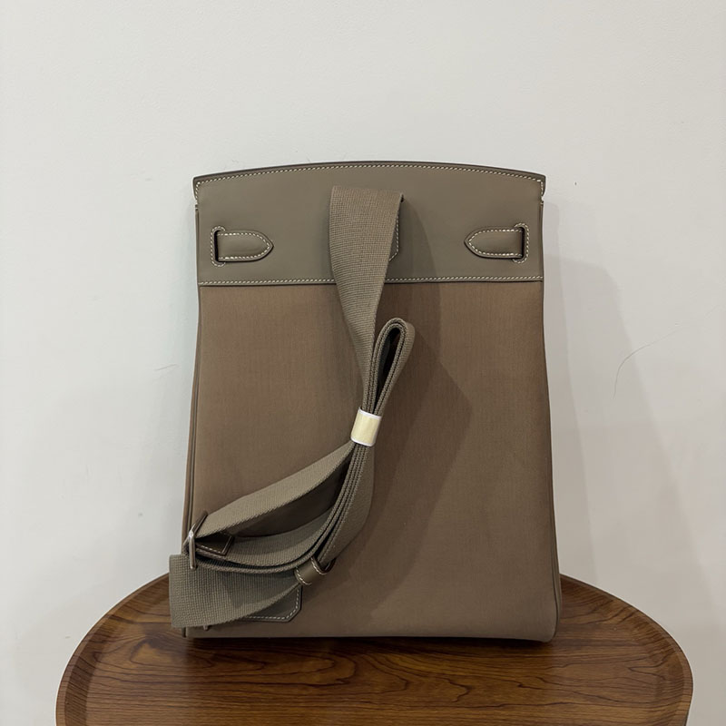 エルメス リュック メンズ HERMES ケリー アッカド HAC A DOS エトゥープ トワル/スイフト シルバー金具 2524353 - 画像 (9)