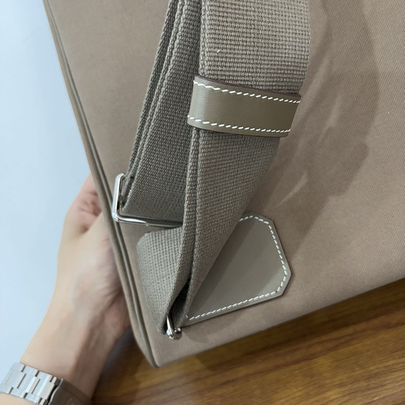 エルメス リュック メンズ HERMES ケリー アッカド HAC A DOS エトゥープ トワル/スイフト シルバー金具 2524353 - 画像 (2)