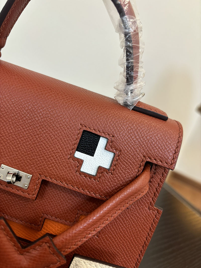 エルメス ケリードール 定価 HERMES ケリードールピクト ルージュアッシュ/ブラック/ホワイト/クレ/ゴールド エプソン シルバー金具 2524394 - 画像 (8)