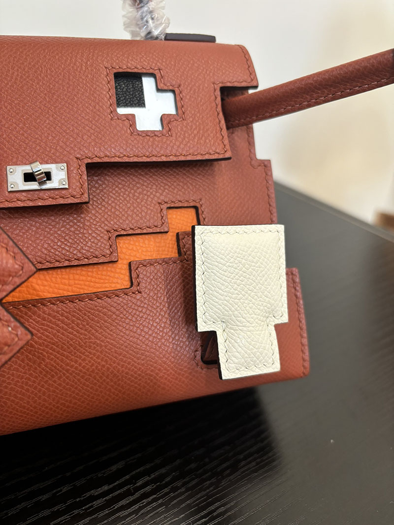 エルメス ケリードール 定価 HERMES ケリードールピクト ルージュアッシュ/ブラック/ホワイト/クレ/ゴールド エプソン シルバー金具 2524394 - 画像 (3)