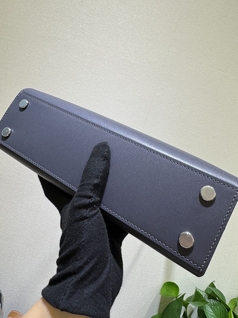 エルメス新作バッグ 2025 HERMES タブリエ・セリエ ブルーニュイ ヴァッシュ・ハンター/ヴォー・スウィフト/トワル・ミリテール シルバー金具 2524461 - 画像 (4)