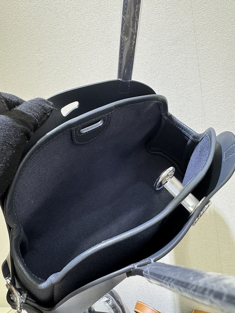 エルメス新作バッグ 2025 HERMES タブリエ・セリエ ブルーニュイ ヴァッシュ・ハンター/ヴォー・スウィフト/トワル・ミリテール シルバー金具 2524461 - 画像 (3)