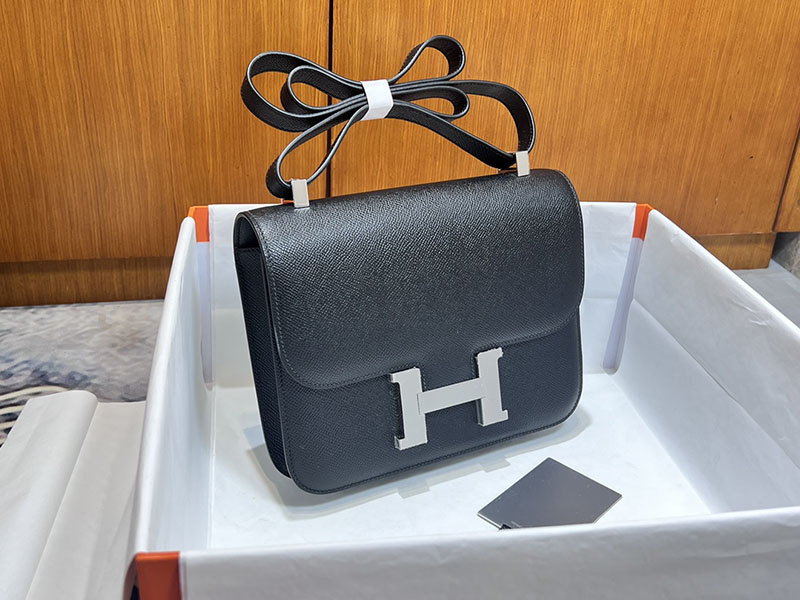 エルメススーパーコピー コンスタンス 24 ミロワール 定価 HERMES コンスタンス1 24MM 黒 ブラック ヴォーエプソン シルバー金具 2524485 - 画像 (9)