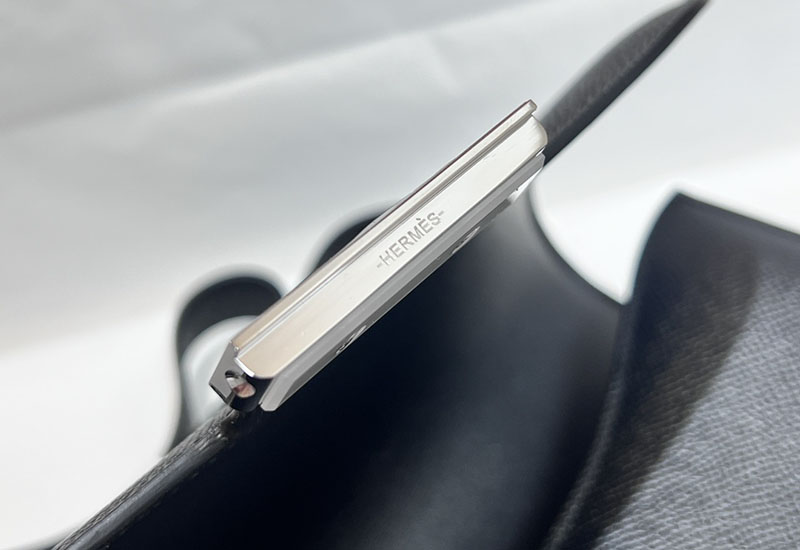 エルメススーパーコピー コンスタンス 24 ミロワール 定価 HERMES コンスタンス1 24MM 黒 ブラック ヴォーエプソン シルバー金具 2524485 - 画像 (2)