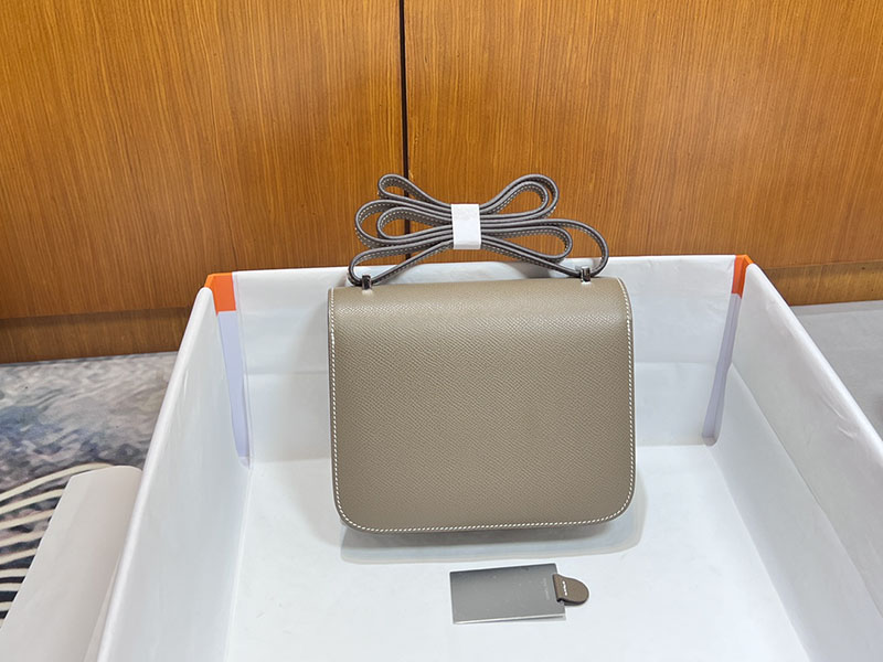 エルメススーパーコピー コンスタンス ミニ 定価 HERMES コンスタンス1 ミニ エトゥープ ヴォーエプソン シルバー金具 2524497 - 画像 (8)