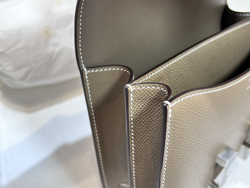 エルメススーパーコピー コンスタンス ミニ 定価 HERMES コンスタンス1 ミニ エトゥープ ヴォーエプソン シルバー金具 2524497 - 画像 (2)