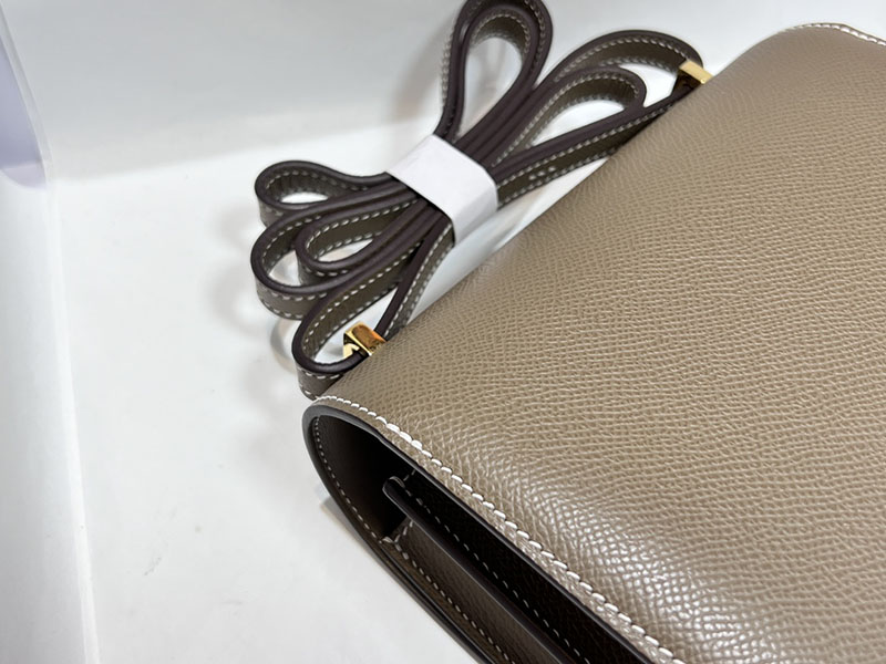 エルメススーパーコピー コンスタンス ミニ 定価 HERMES コンスタンス1 ミニ エトゥープ ヴォーエプソン ゴールド金具 2524498 - 画像 (5)